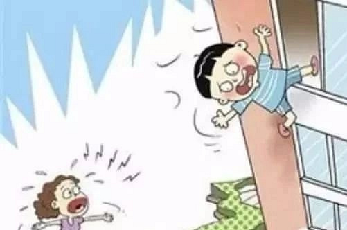 惊心!3岁女童学画画,犯困时一倒头,画笔直戳眼