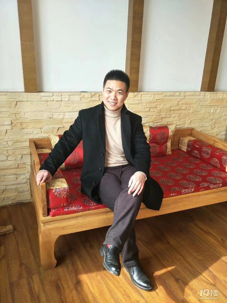 愿有岁月可回首,且以情深共白头…