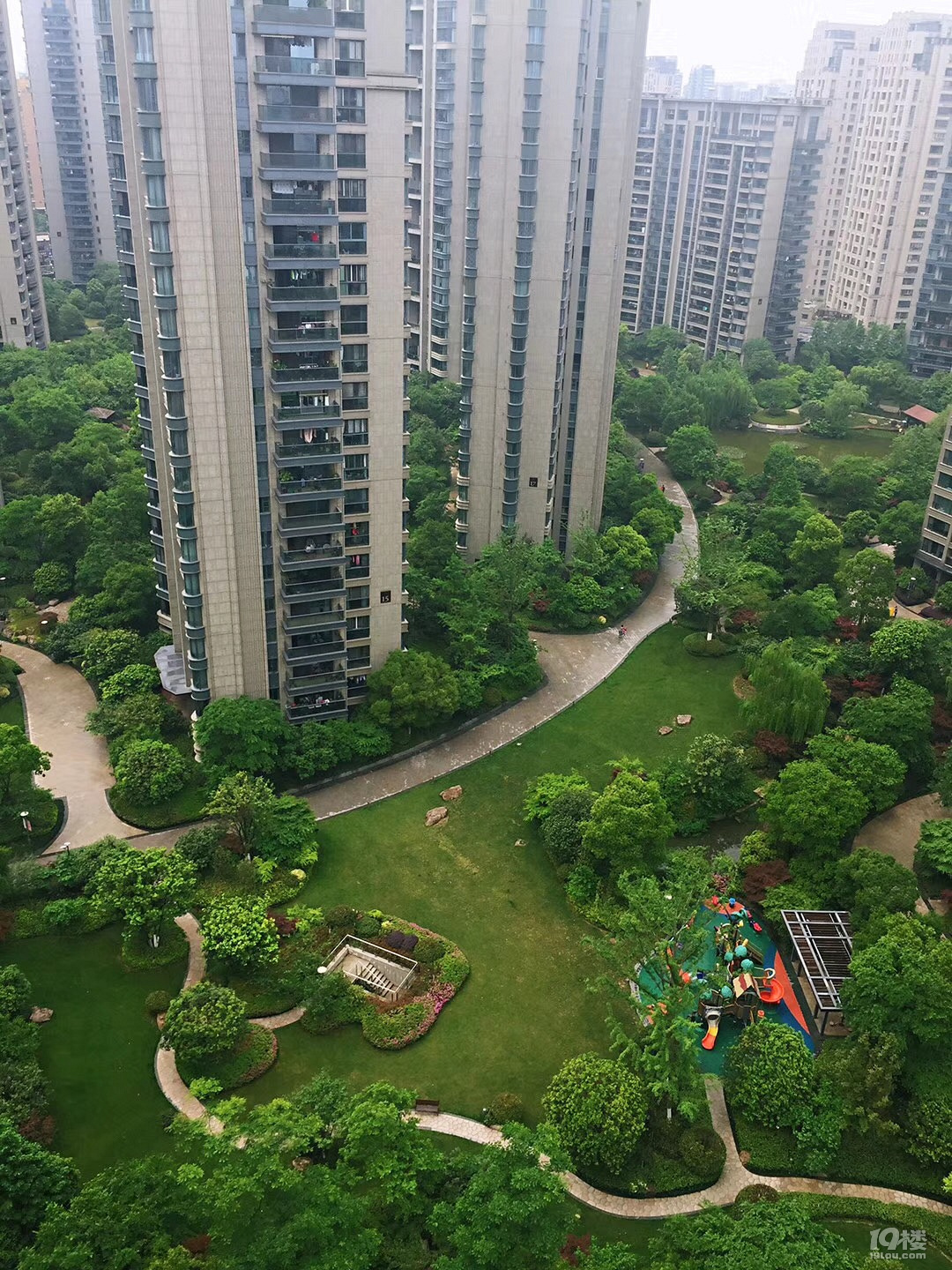 [转租]东方府邸朝南一室一厅转租