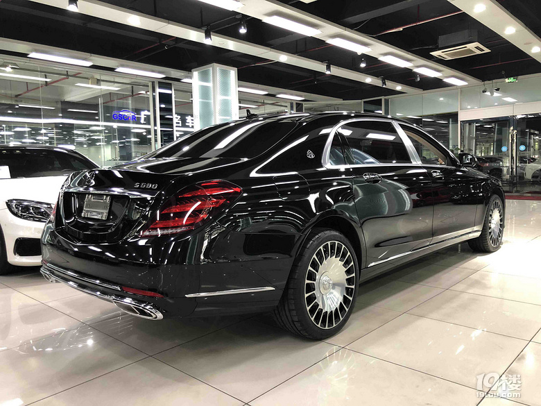 2018年8月迈巴赫奔驰s680l顶配