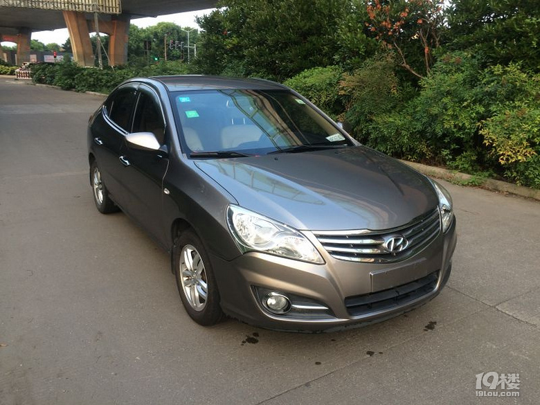 现代伊兰特悦动14款 香槟色 1.6手动