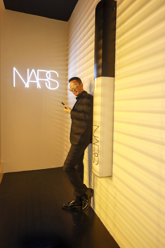 "我是张涵予,恭喜自己喜提nars"