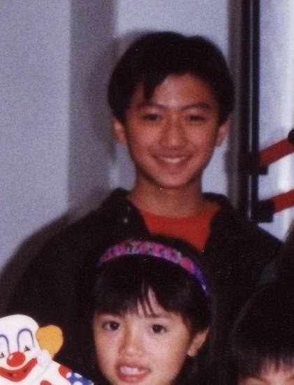 谢霆锋年少旧照曝光,难怪大他11岁的王菲这么