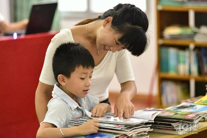 朋友兒子4歲識(shí)字1000!杭州女強(qiáng)人聚會(huì)歸來(lái),崩潰大哭:我焦慮啊