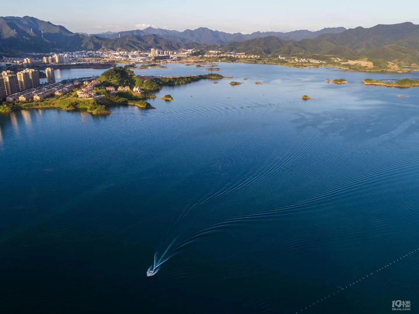 千岛湖青溪华府!一线湖景精装修住宅!售楼部中心13738094630