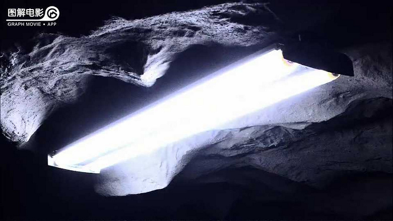 洞里的白炽灯亮了