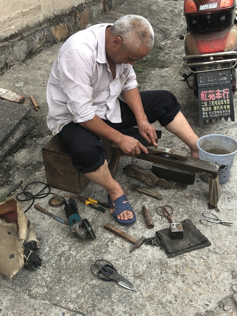 磨剪刀,戗菜刀~