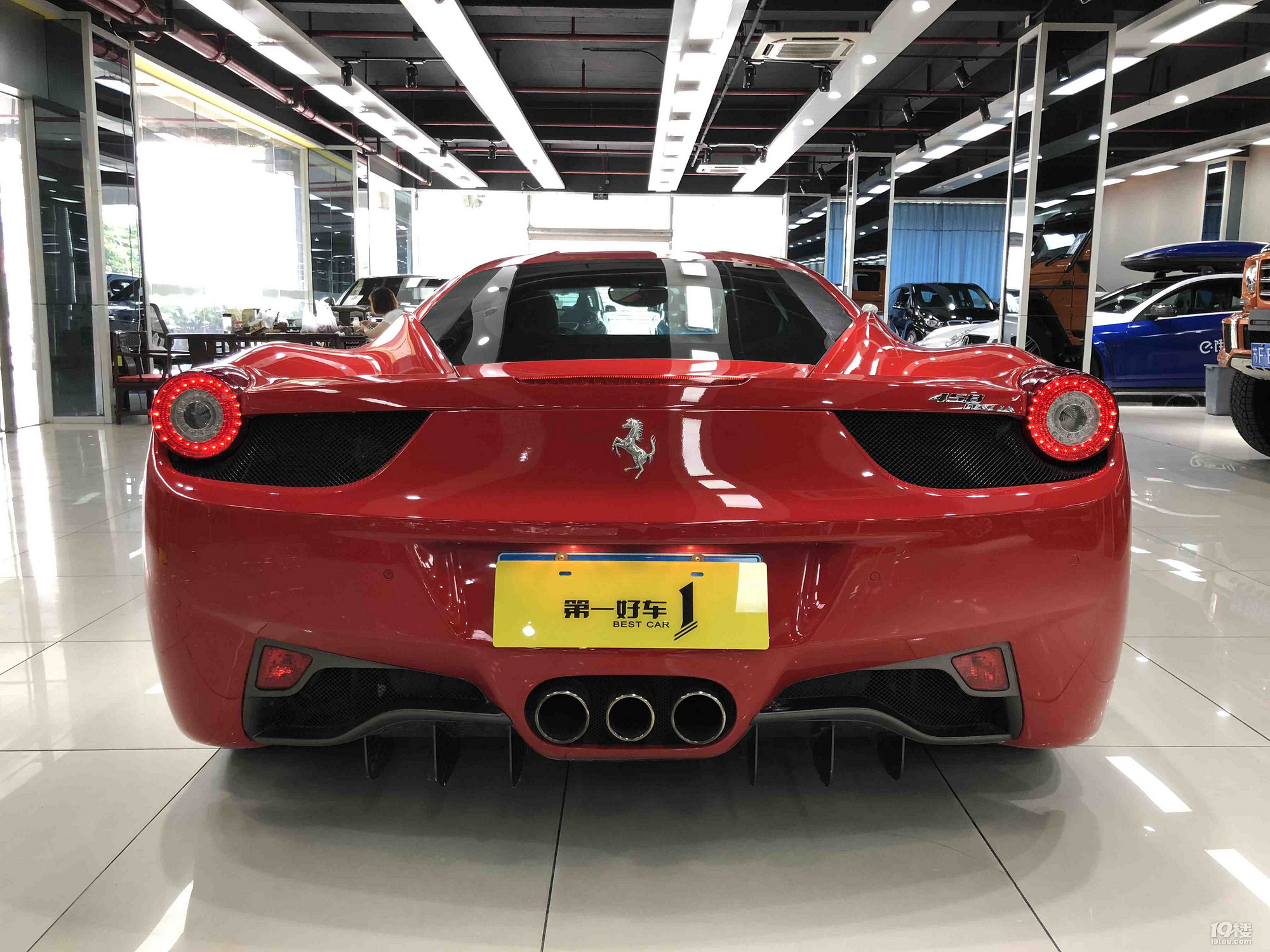 2013年4月法拉利f458顶配