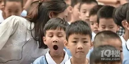 超萌小男生睡神附体一夜爆红!睡懵后竟然…