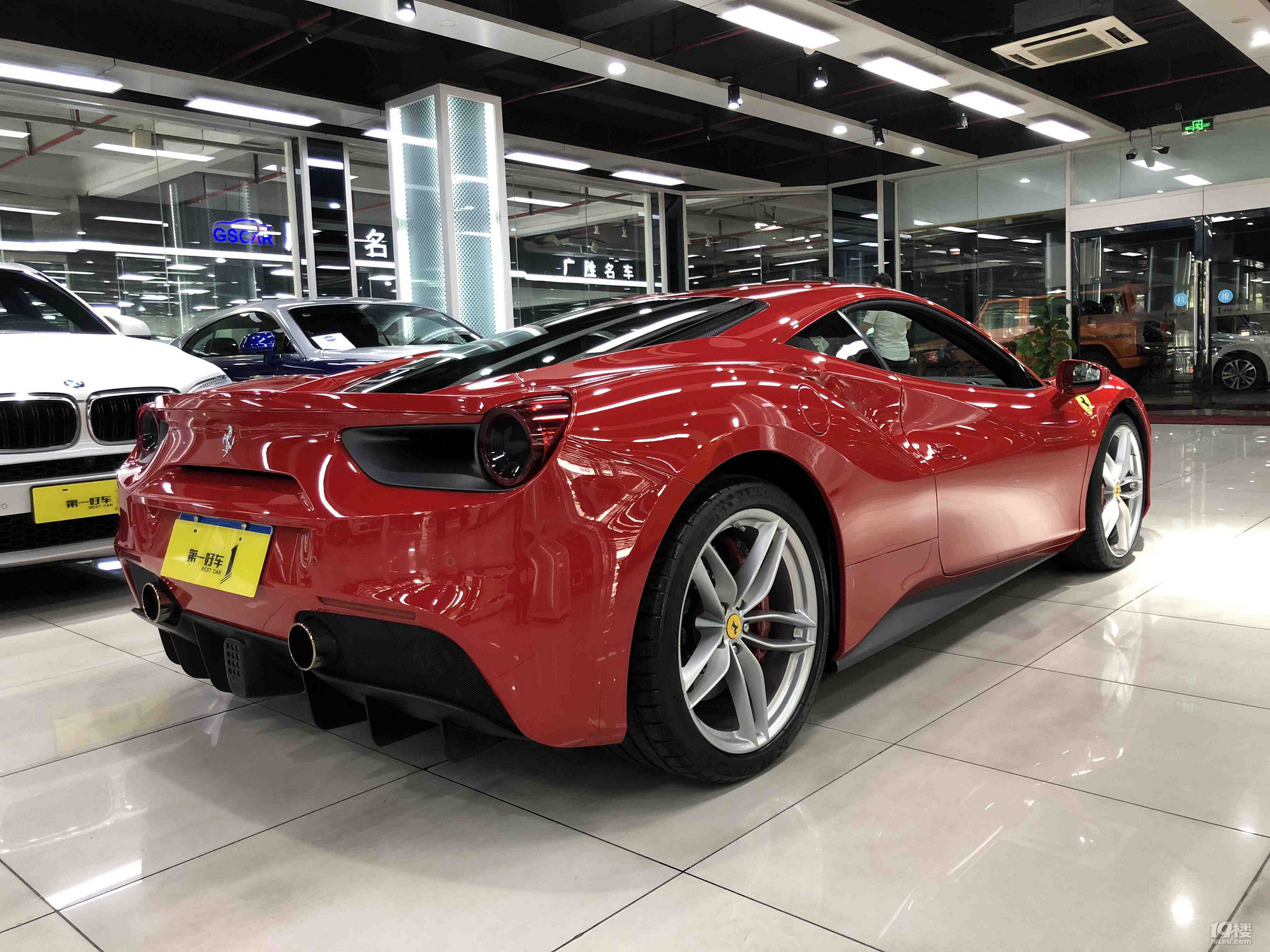 2016年3月上牌法拉利f488顶配