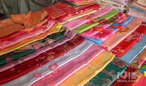 杭州本地人在哪买丝绸_杭州哪里买丝绸比较好