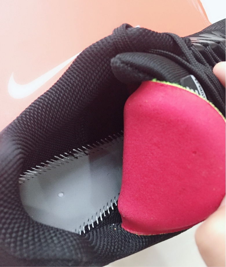 耐克缓震跑鞋42码