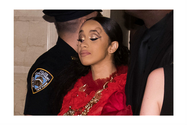 "麻辣鸡"与cardi b脱鞋互殴