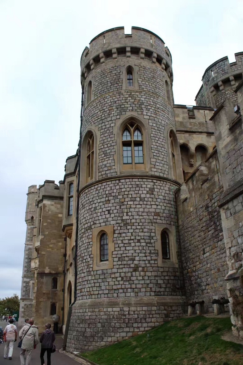 温莎城堡目前是英国王室温莎王朝的家族城堡