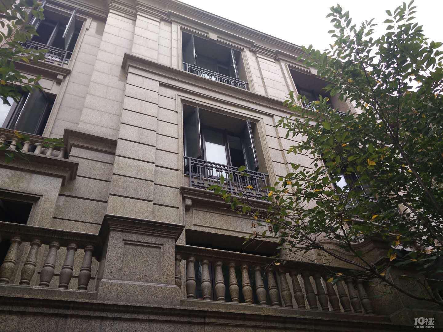 顺发恒园别墅 现房 可用550多方 上3层下2层赠花园60方 带电梯井