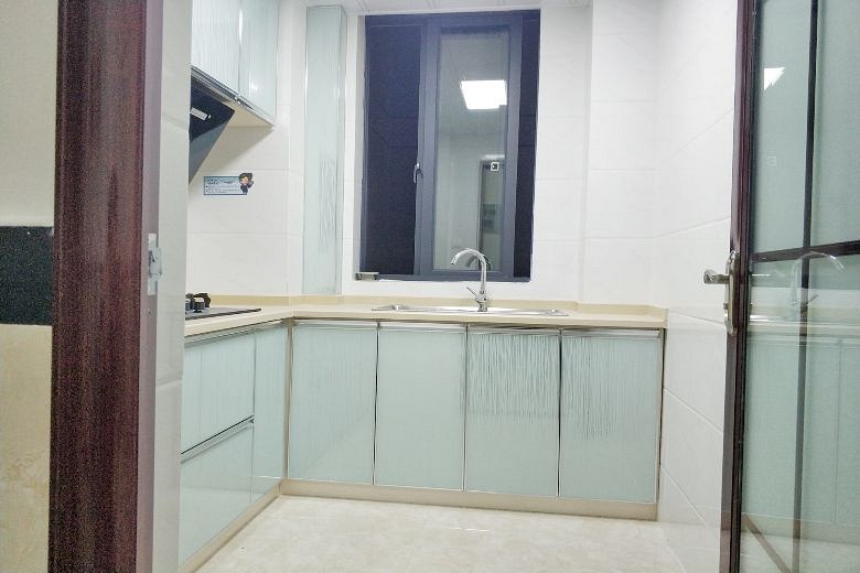 红星嘉园精装修3室1厅套房整租,无中介费,包物