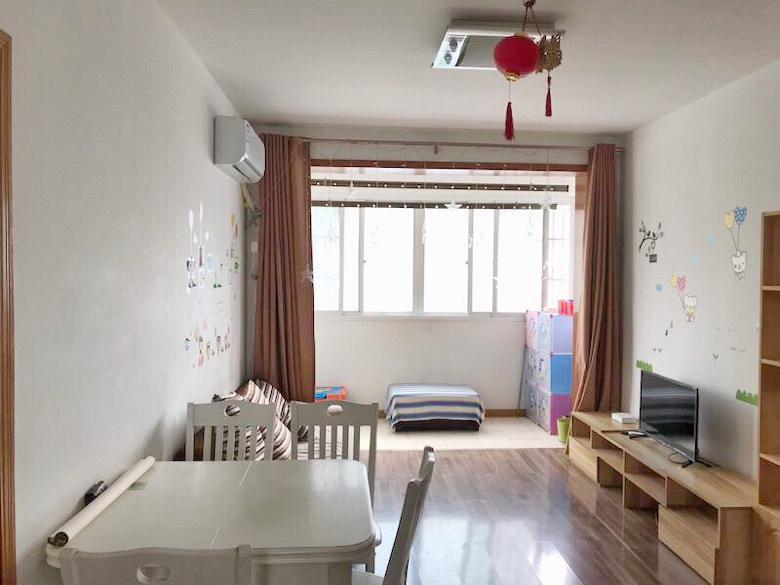 丰潭路地铁口两室一厅招室友