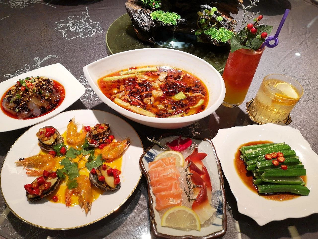 99元抢音乐餐吧套餐,在酒吧里吃川菜!