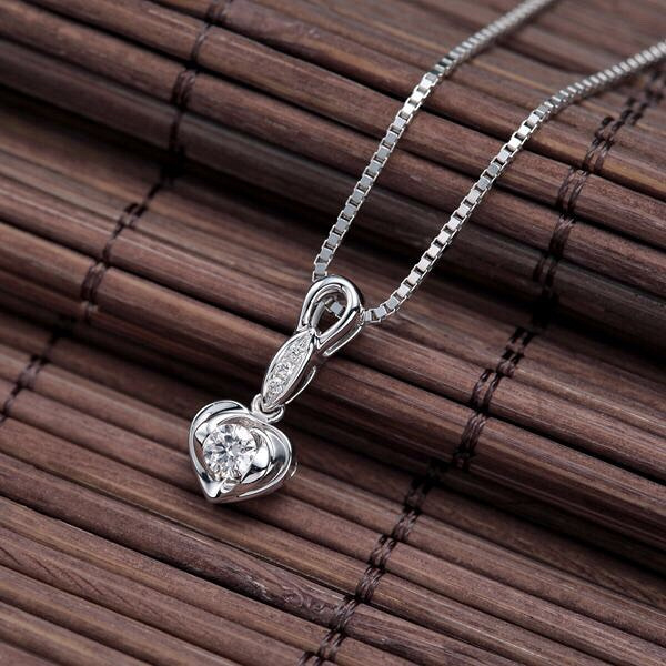 近乡情更怯,不敢问来人。莫把么弦拨,怨极弦能