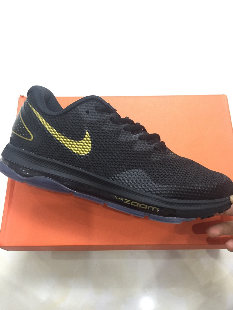 Nike zoom气垫跑鞋42码