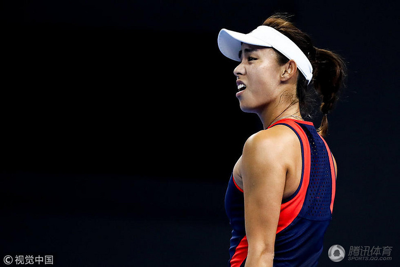 王蔷晋级笑靥如花 赛中嘟嘴卖萌贡献表情包(图)