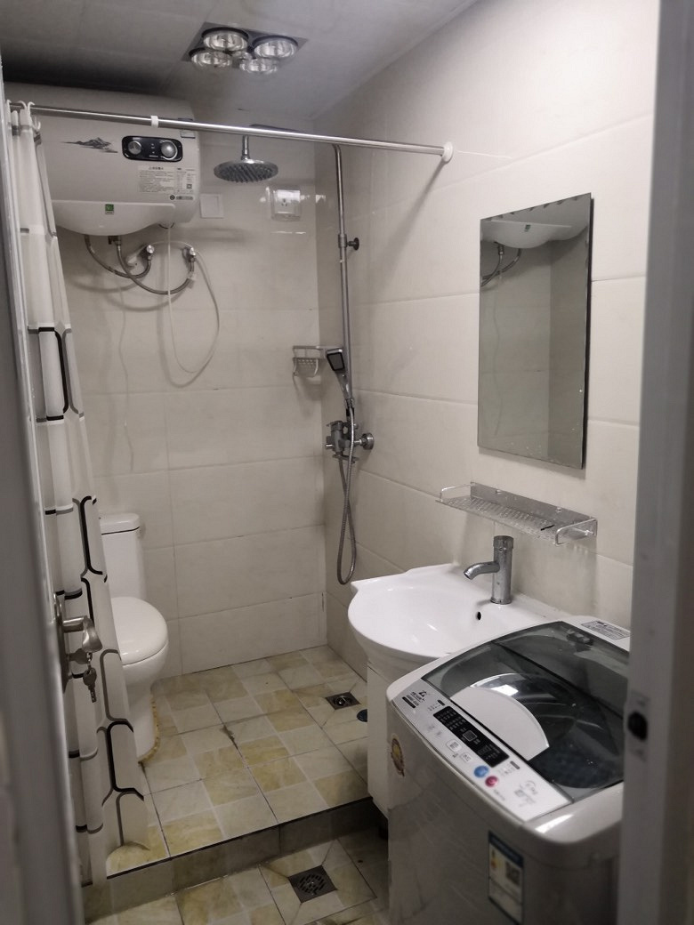 自家房子出租 上一租客工作调动离开杭州低价