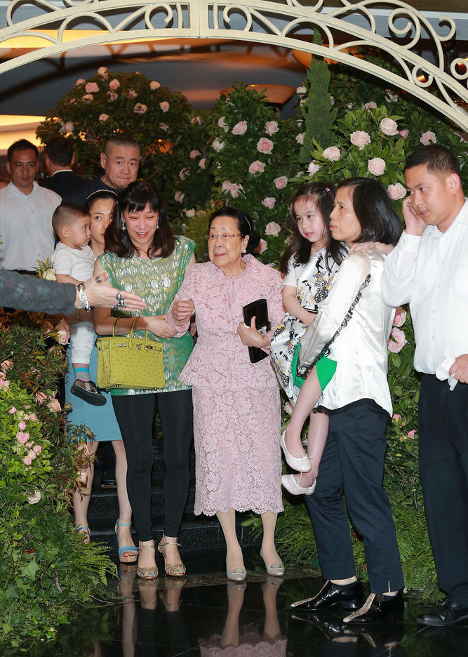 林建岳女儿林恬儿庆生出名爱玩的名媛变成了岁月静好的贤妻良母