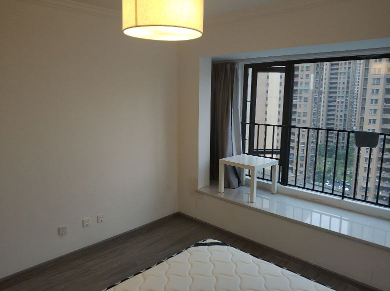 三墩 龙湖水晶郦城 朝南 大飘窗 1599