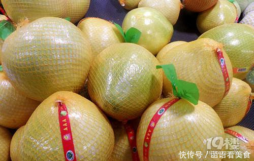 为啥路边的大袋柚子比超市里的便宜?看完才知