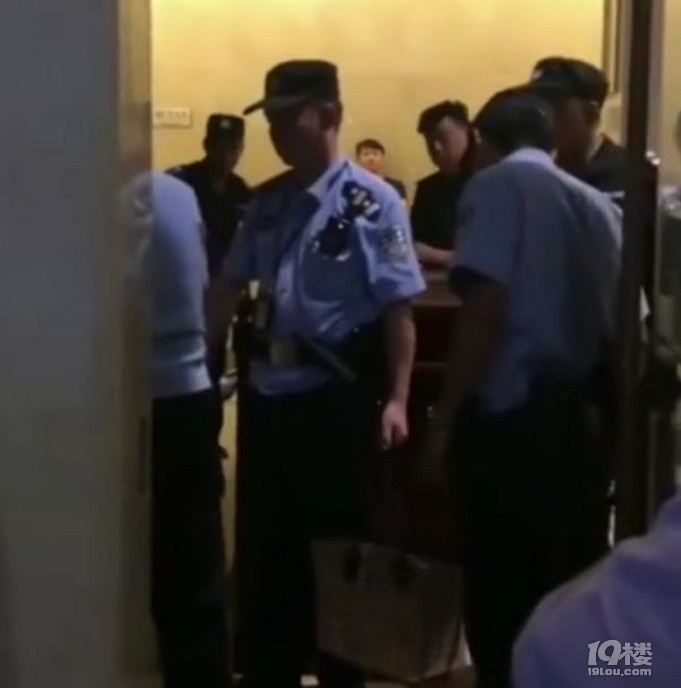 聽說saya爺爺被網友送花圈等給氣死了