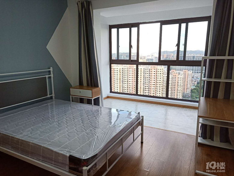 首月减600 随时看房 拎包入住