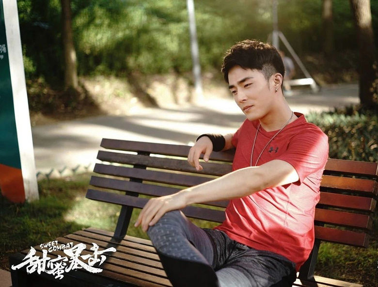 播出时,除了鹿晗,关晓彤这对cp外,最惹人关注的就是"中二"少年孙澔了