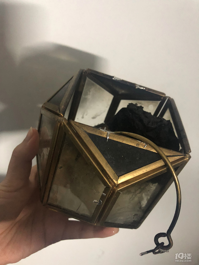 钱难挣屎难吃!客人店内玩火只肯赔1元!