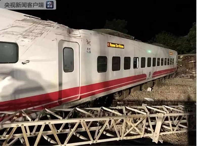 惨痛台湾一列车出轨侧翻已致18死178伤乘客讲述事发经