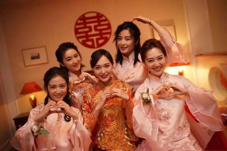 唐嫣的伴娘阵容分别是陈钰琪,徐百卉,郭晓婷,王冠四位.