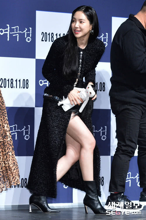 孙娜恩首部主演电影《女哭声》即将上映 比出