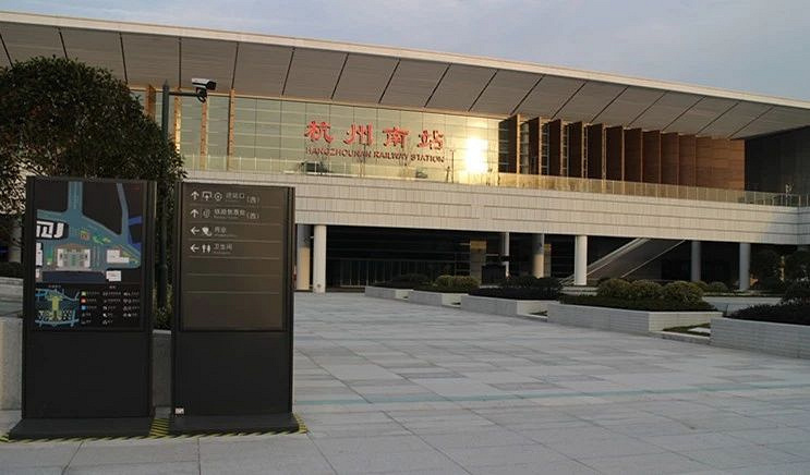 2017年12月,杭州南站西广场已建成并具备开通条件.