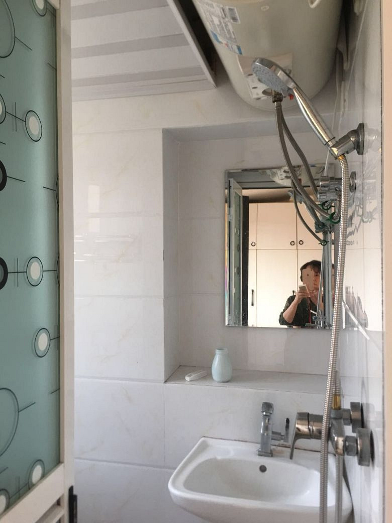 转租丰潭路地铁口一室一卫