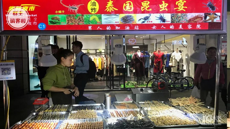 西湖边的这个夜市，你若没逛过真的不算了解杭州