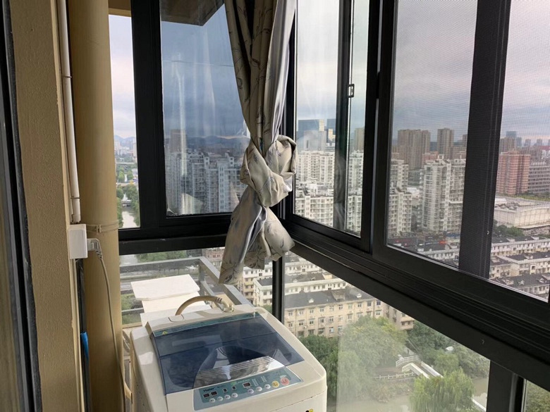 位于拱墅区,房子干净明亮,晚上夜景超美,