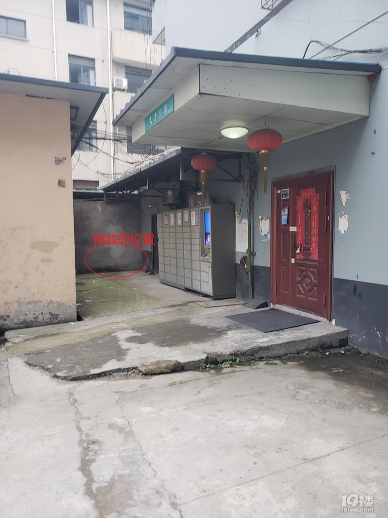 杭州现在的盗车贼都如此猖獗了?监控下盗车,防人之心不可无。
