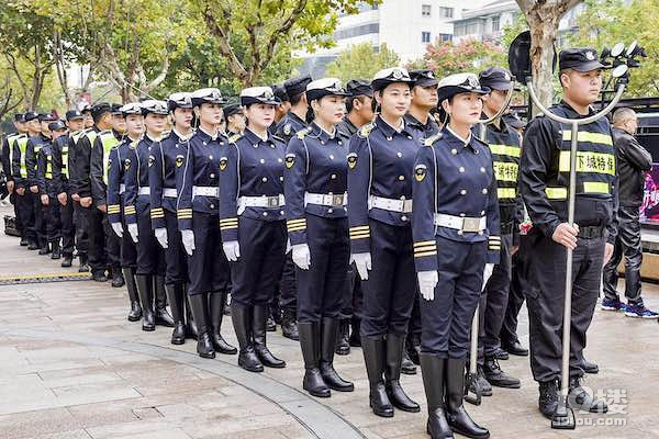 银泰20周年庆举办大巡游 杭州商业多了一张新名片