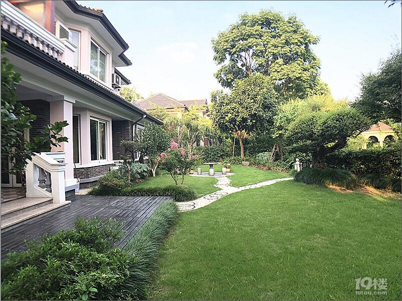 桂花城独栋别墅,小区位置对湖景观房,私家花园600方