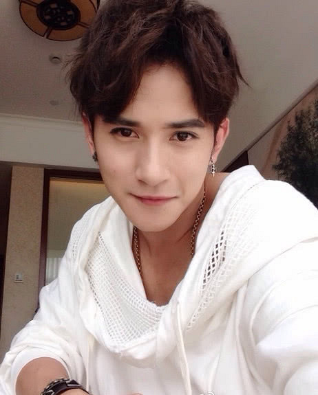 六次家暴的刘洲成蹭蒋劲夫的热度找骂,网友不屑,刘回应:逐个