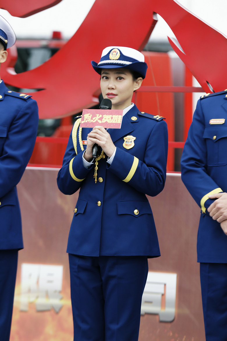 谭卓黄晓明演绎消防夫妇 《烈火英雄》致敬最美逆行者