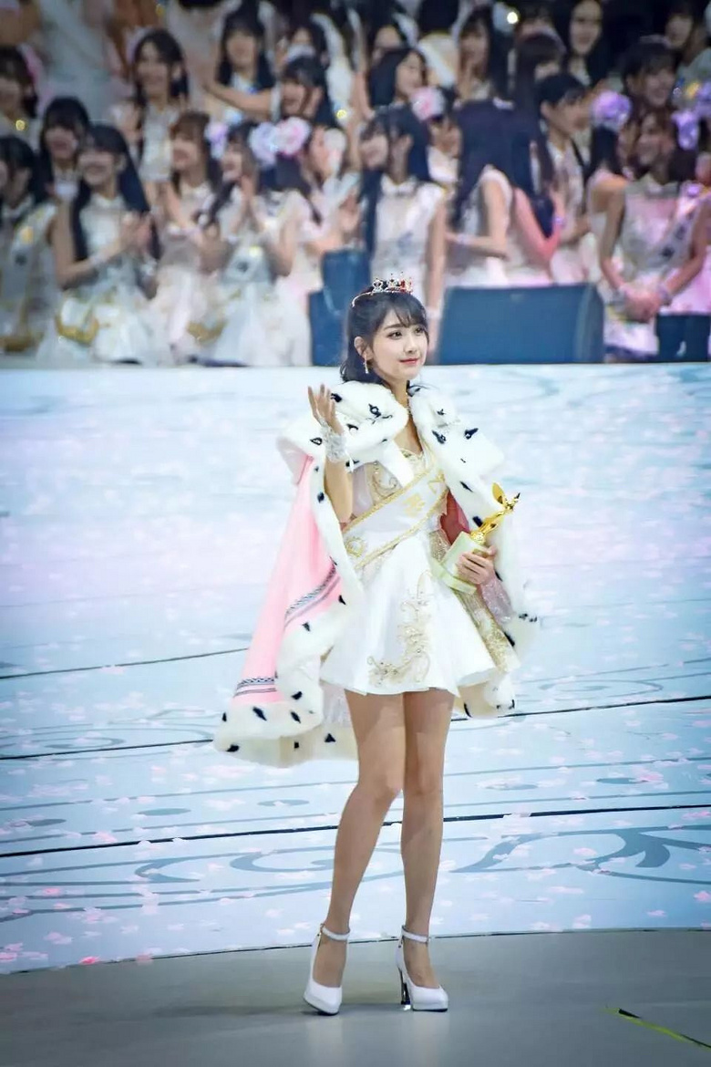 明星|去年大放厥词的李艺彤今年夺冠了,她为何在snh48里