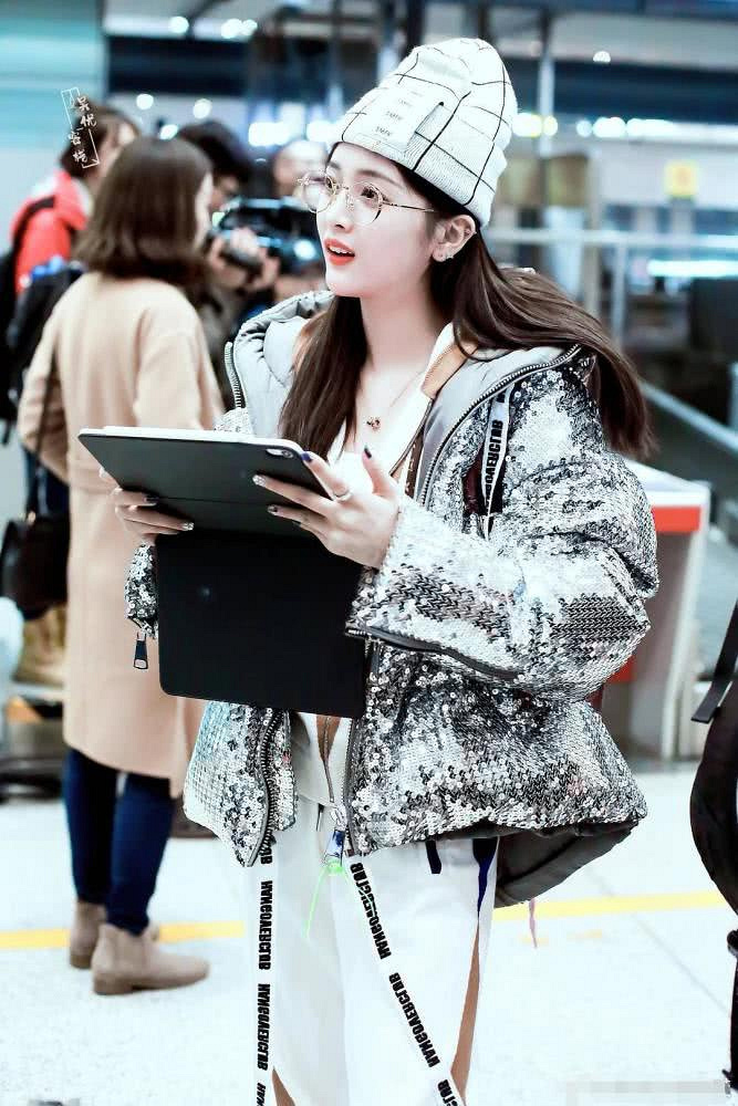 火箭少女出国录制团综《横冲直撞20岁》,素颜