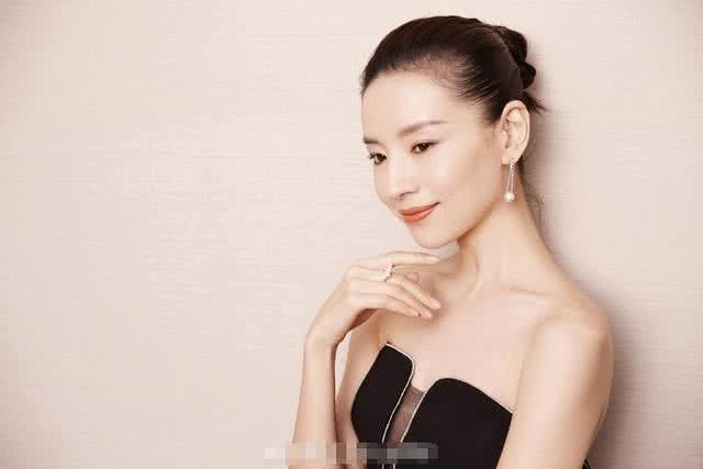 国剧盛典明星PS前后对比:董洁回春不靠修图,李