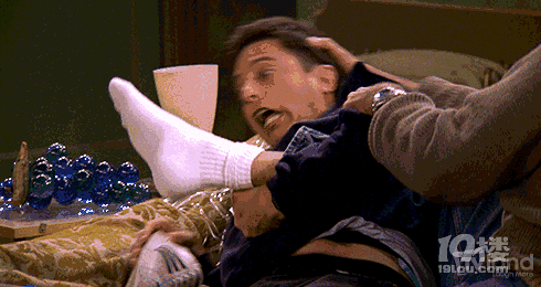 妈呀恶臭男子偏爱臭袜子的味道结果染