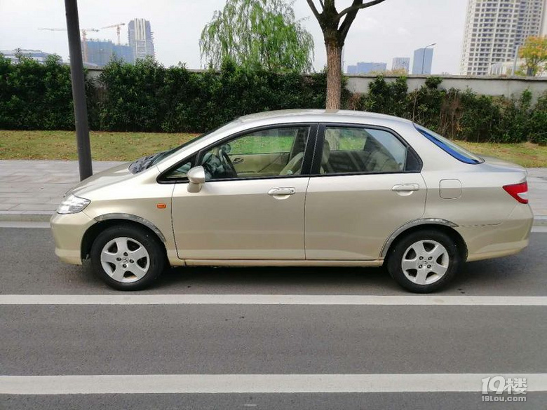本田飞度1.5mt三厢 香槟色